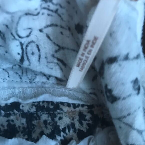 Free People size small blouse perfect like new condition size small - Picture 4 of 4